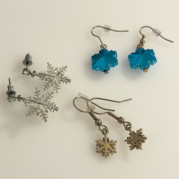 Lot 3 Vintage Christmas Earrings Snowflakes Gold Tone Silver Tone Blue Beaded - Picture 5 of 16